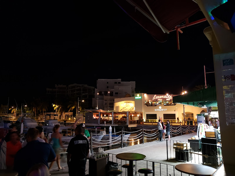 The Nowhere Bar - Bar in Centro