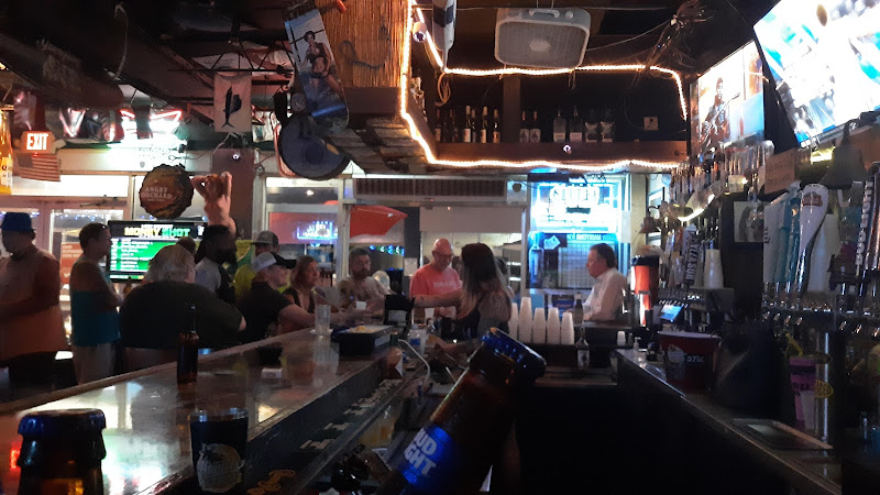 Hunters Beach Bar - Bar in Fort Lauderdale