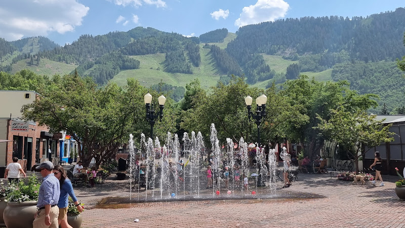 Aspen Pedestrian Mall - Tourist attraction in CO 81611