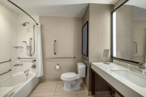 Courtyard by Marriott Portland Downtown/Waterfront photo