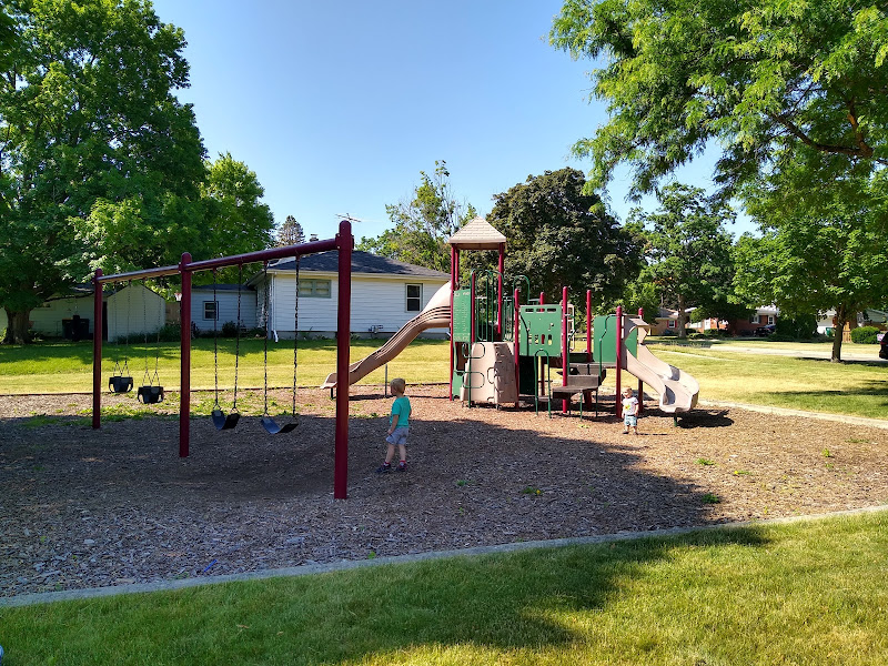 Broad Street Park - Park in Elkhorn