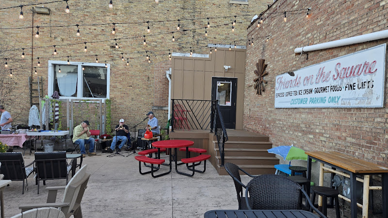 Backyard @ Friends - Beer garden in Elkhorn