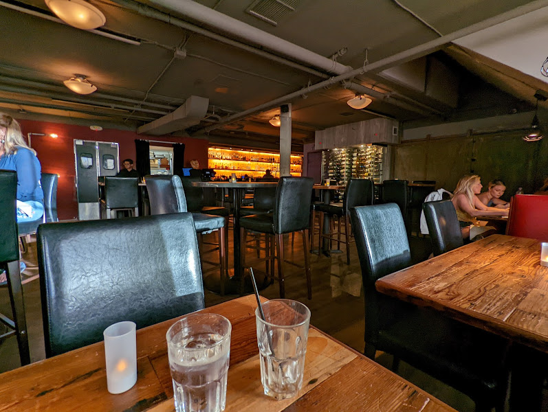 The Loft Restaurant/Lounge