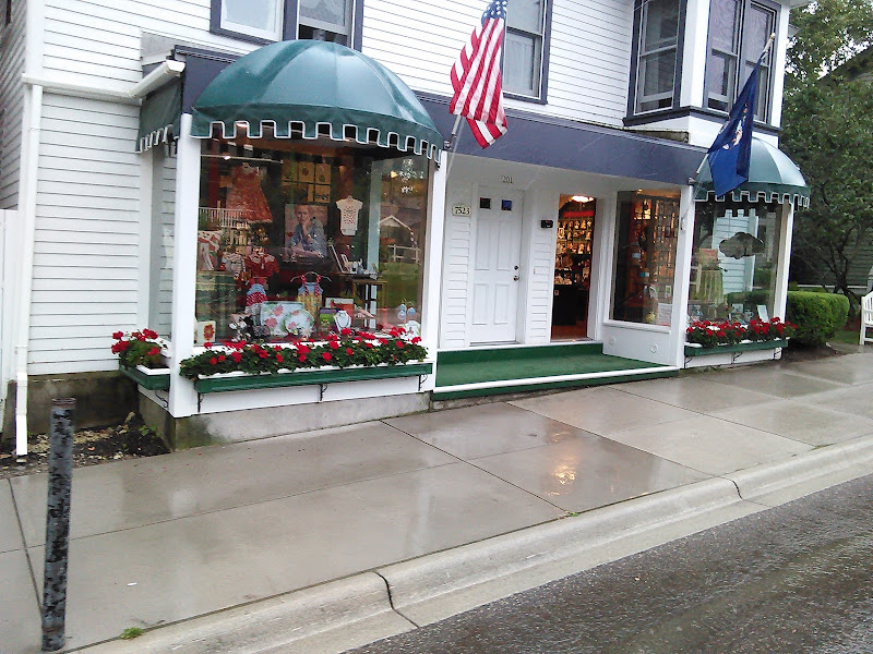 Surrey Hills Gift Shop - Gift shop in Mackinac Island