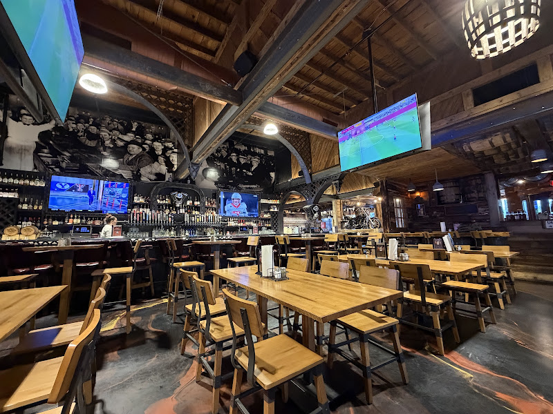 Full Throttle Distillery Grill & SmokeHouse - Bar in Branson