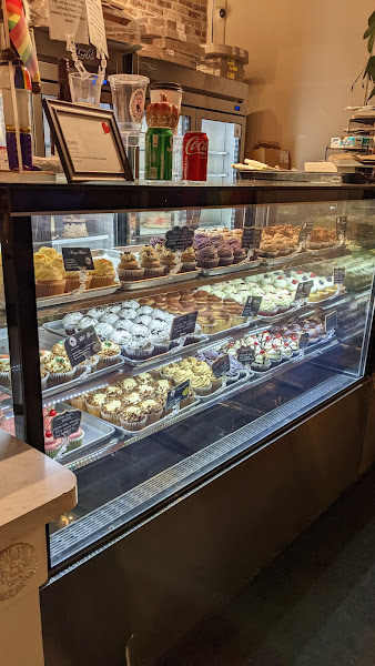 Jennivee's Bakery & Cafe - Bakery in Chicago