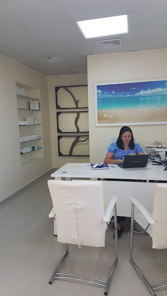Dr. Luis Redondo - Cirugia Plastica - Doctor in Puerto Plata 57000