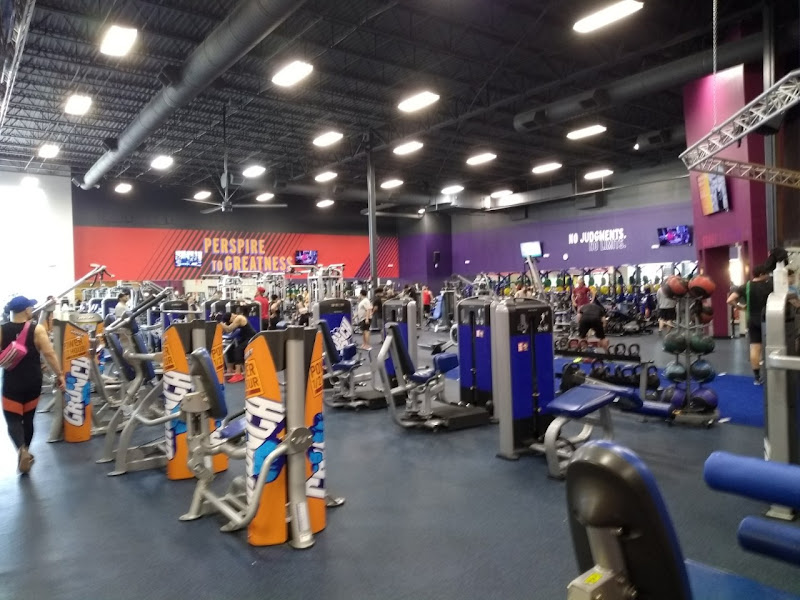 Crunch Fitness - Belle Isle - Gym in Orlando