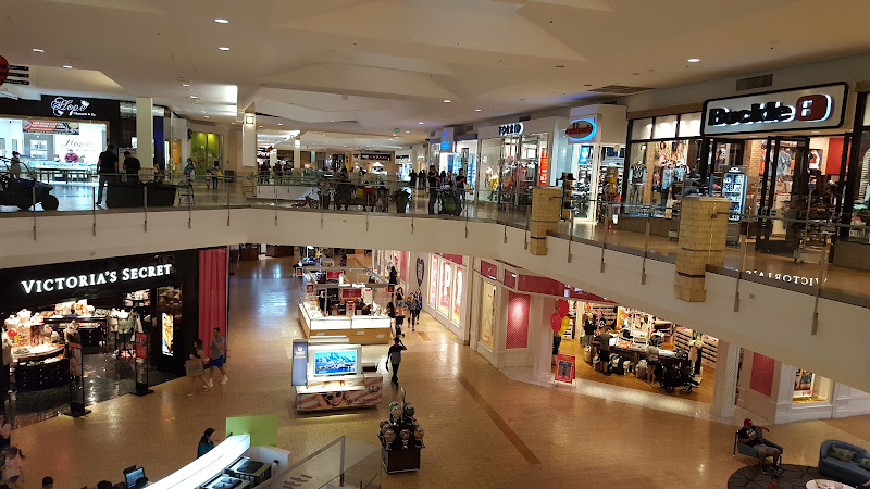 The Shops at Palm Desert - Shopping mall in Palm Desert
