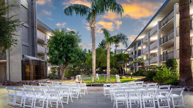 Holiday Inn & Suites Phoenix Airport North by IHG