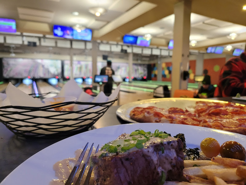 Mammoth Rock 'N' Bowl - American restaurant in Mammoth Lakes