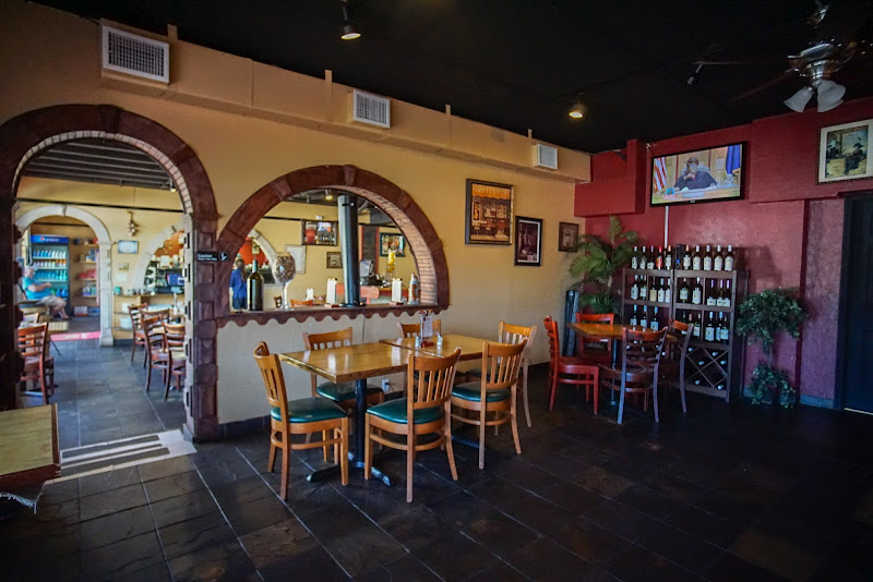 Tuttorosso Restaurant & Pizzeria - Pizza restaurant in St Pete Beach