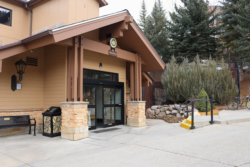Charter Sports Ski, Snowboard & Bike Rentals - Streamside Marriott Vail - Ski rental service in Vail