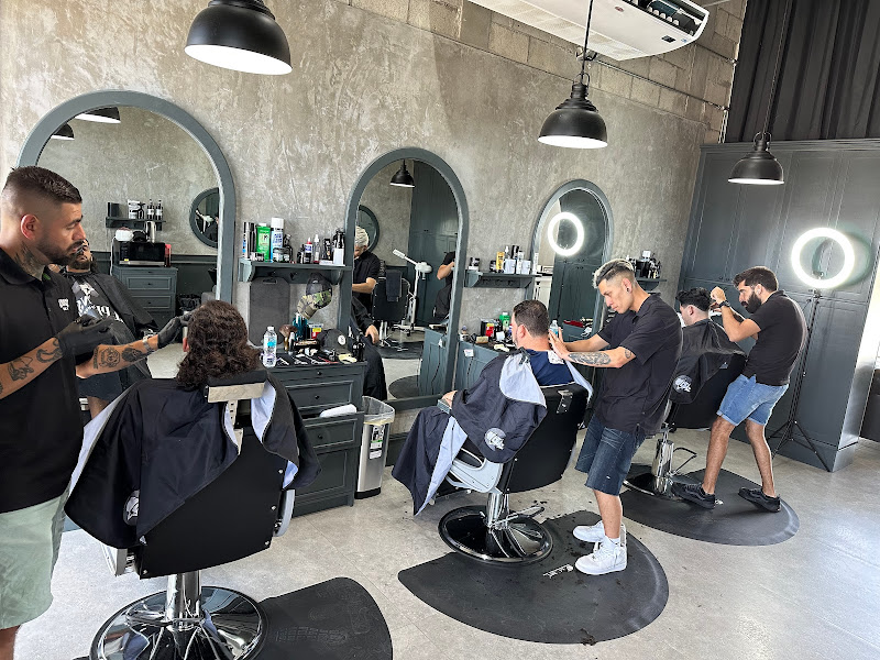 Alphonses BarberShop - Barber shop in El tezal