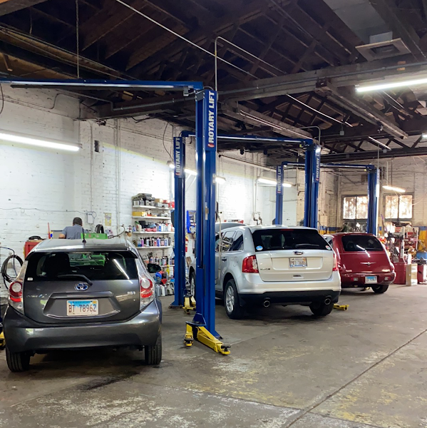 Fred's Wrigleyville Garage & Auto Repair - Auto repair shop in Chicago