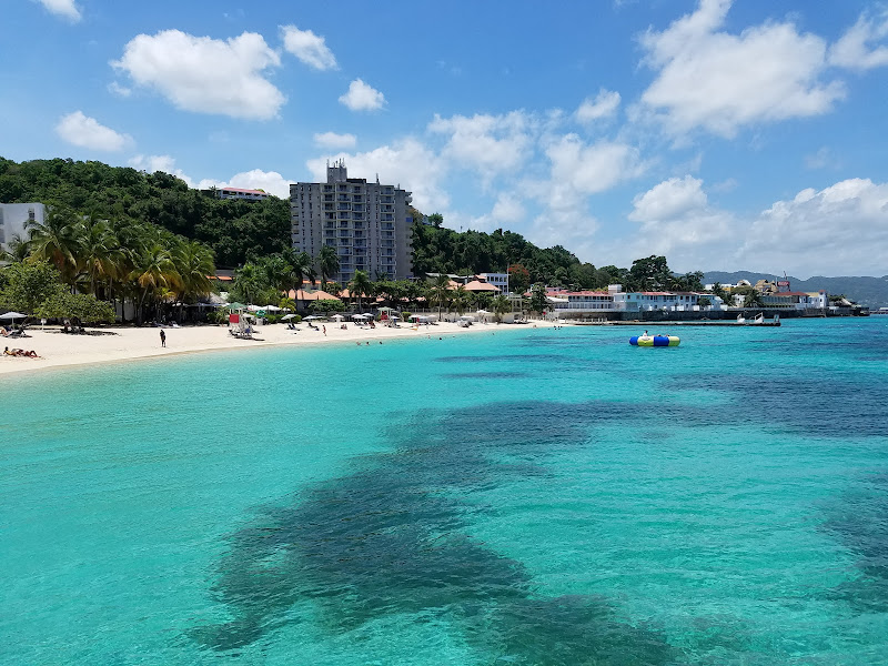 Doctor's Cave Beach - Beach in Jamaica