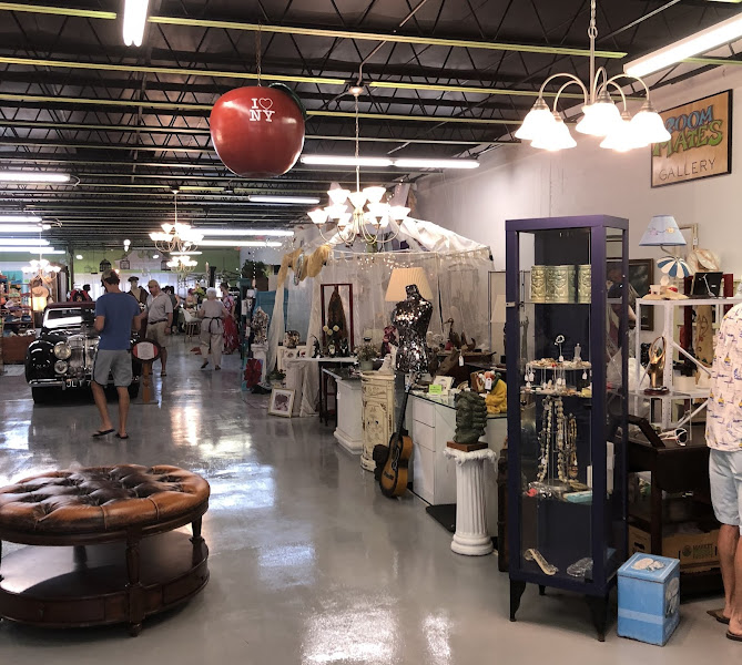 The Bazaar on Apricot & Lime - Shopping mall in Sarasota