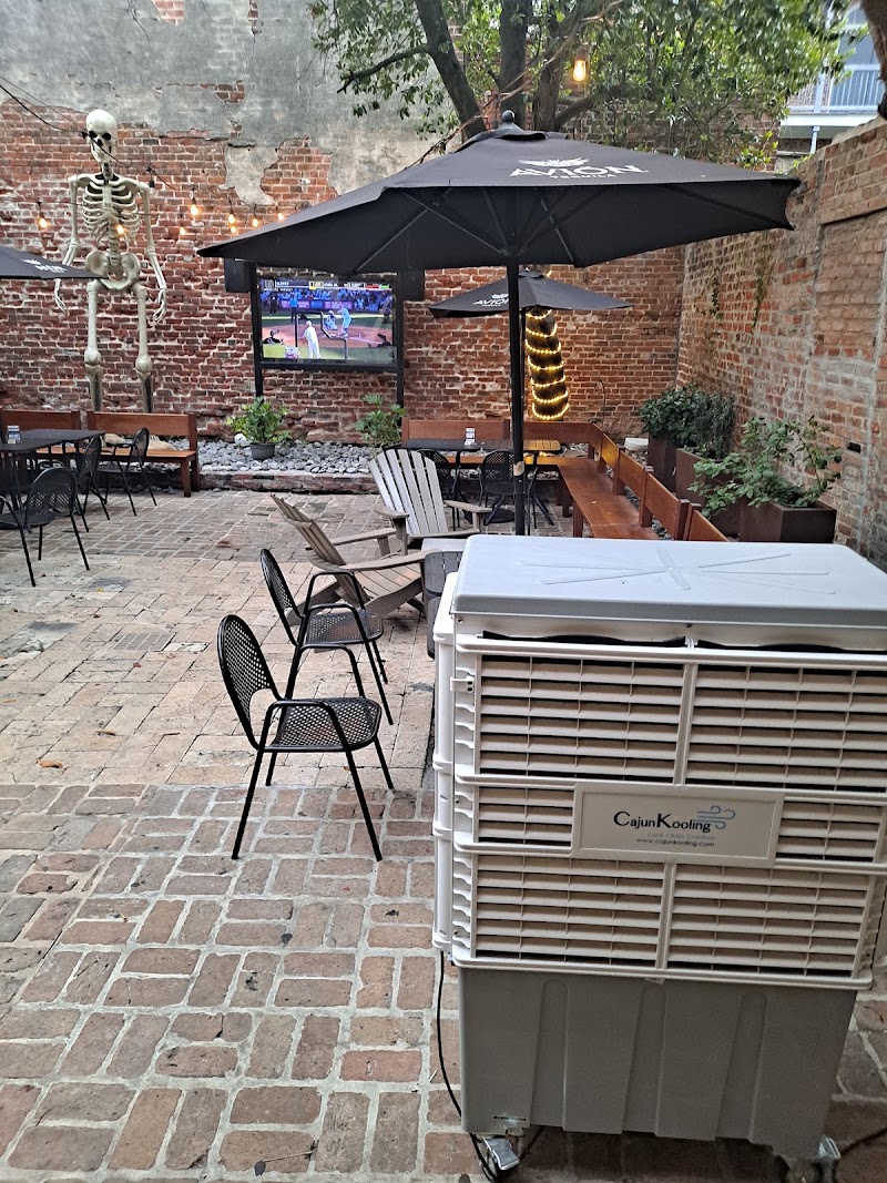 Hideout Bar - Bar in New Orleans