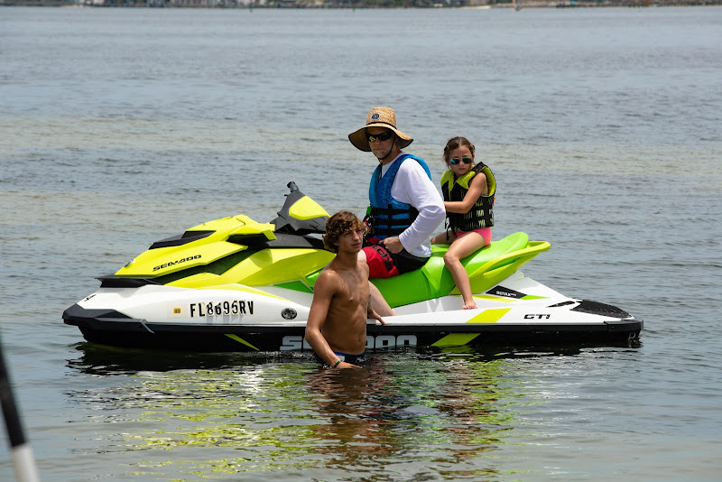 Laguna's Beach Bar + Grill