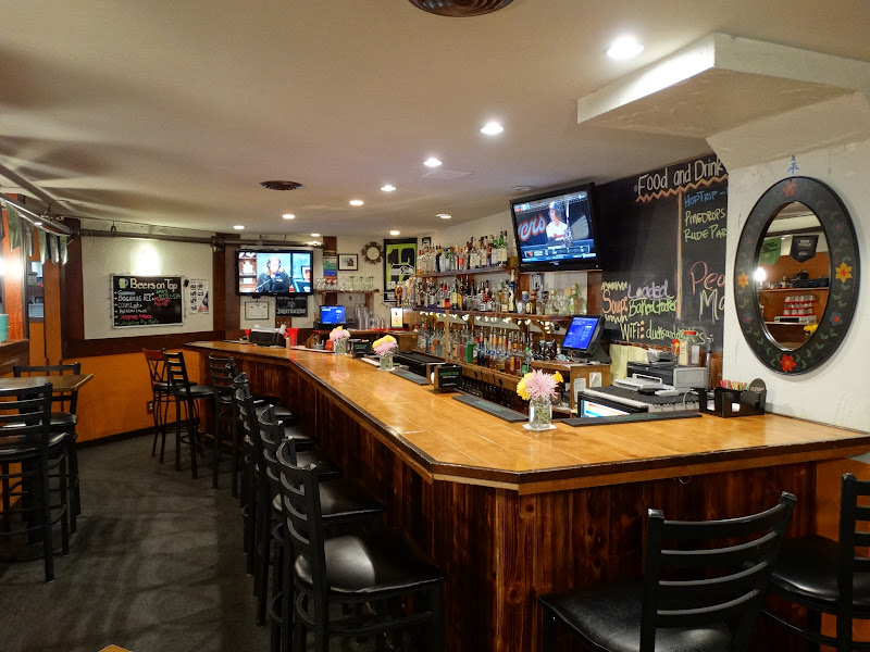 Ducks and Drakes - Sports bar in Leavenworth