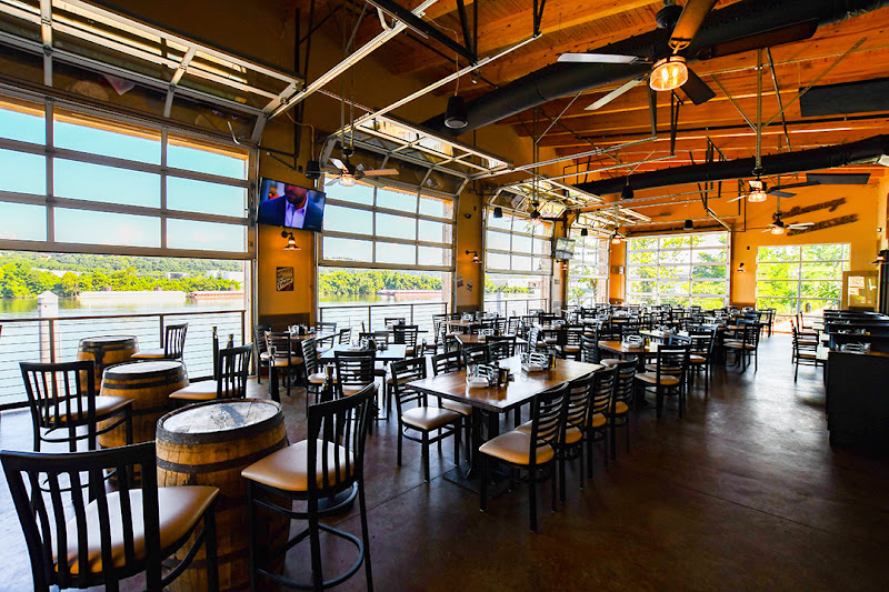 Scotties On The River - Restaurant in Chattanooga