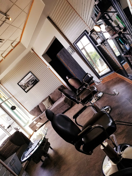 Classic Man Cave Salon(ONLINE APPOINTMENT ONLY) click link below - Barber shop in Destin