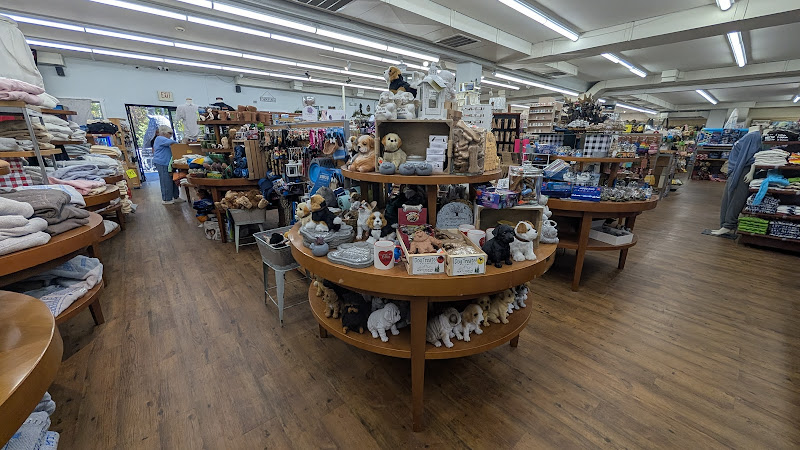 Riley's Lake George - Souvenir store in Lake George