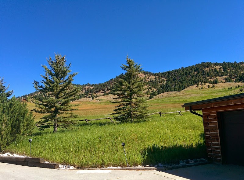 Howlers Inn B&B and Wolf Sanctuary, Bozeman MT Bed and Breakfast Lodging