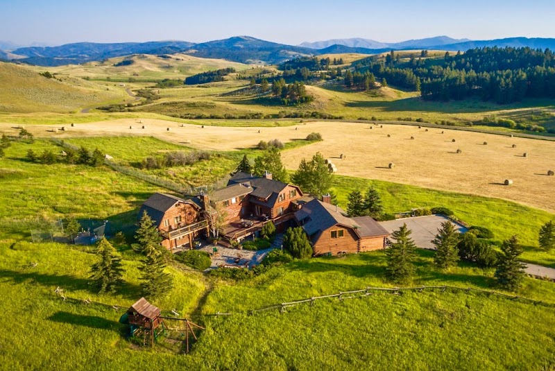 Howlers Inn B&B and Wolf Sanctuary, Bozeman MT Bed and Breakfast Lodging photo