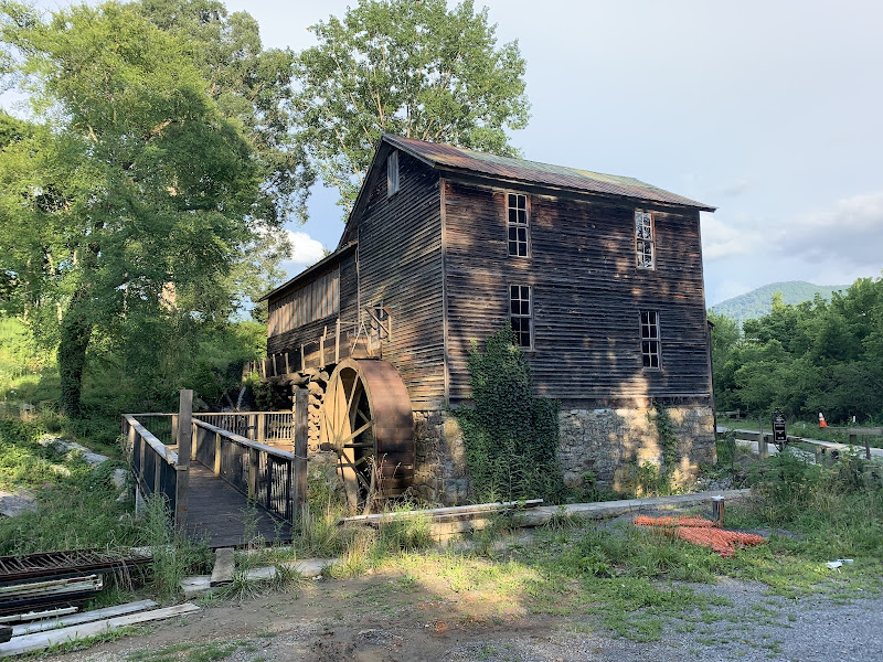 Blowing Cave Mill - Tourist attraction in Sevierville