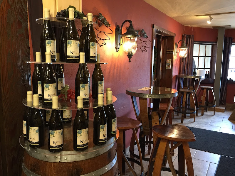 Kestrel Vintners - Wine store in Leavenworth