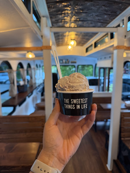 Dee's Ice Cream Trolley