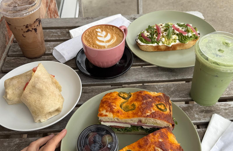 Momento Specialty Coffee - EAST