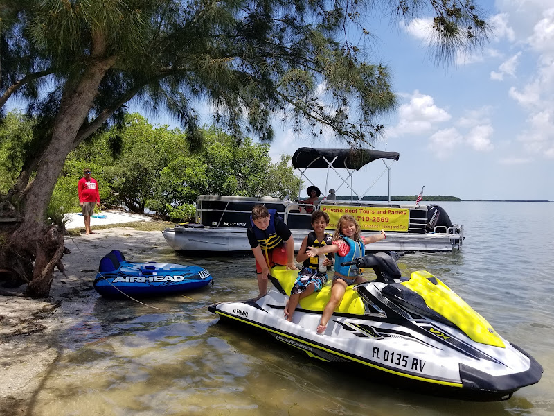 Fun Boats Adventures - Boat rental service in Clearwater Beach