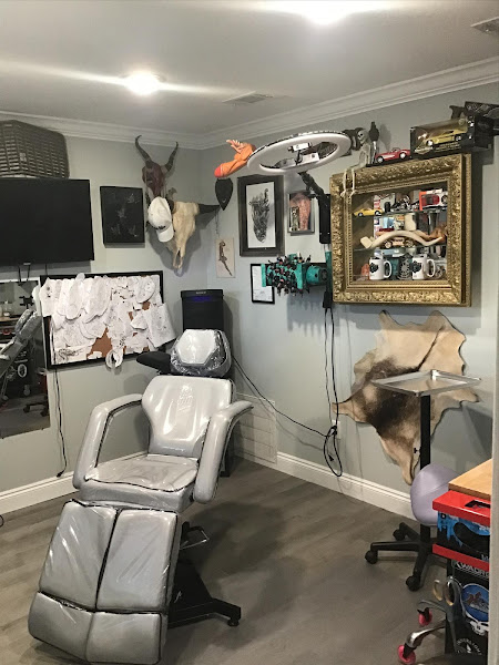 Ocean Wave Tattoo - Tattoo and piercing shop in Navarre