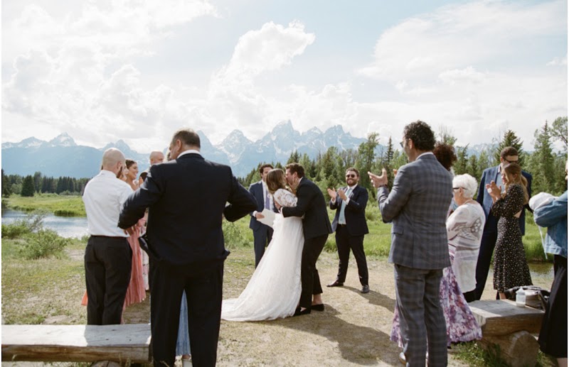 Tree and Mountain Photography - Wedding photographer in Jackson