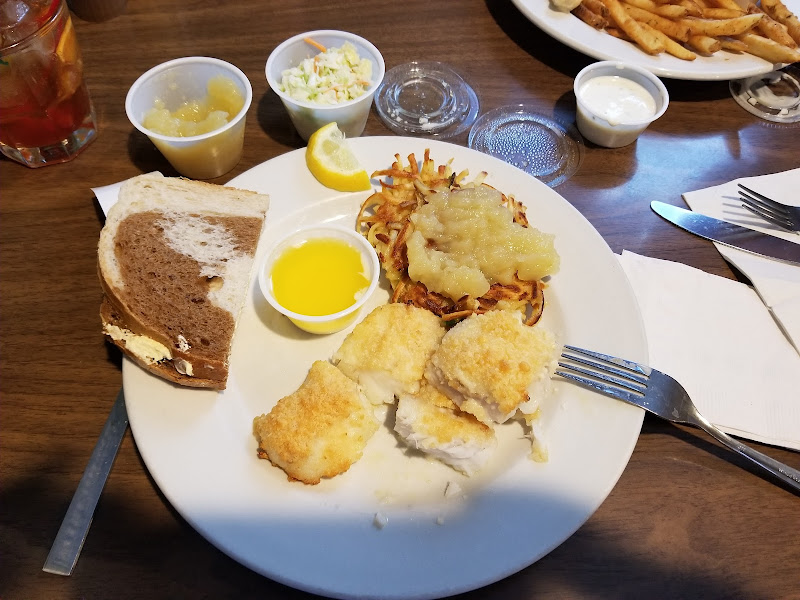 Jackson's Hole Bar & Grill - Bar & grill in Lake Geneva