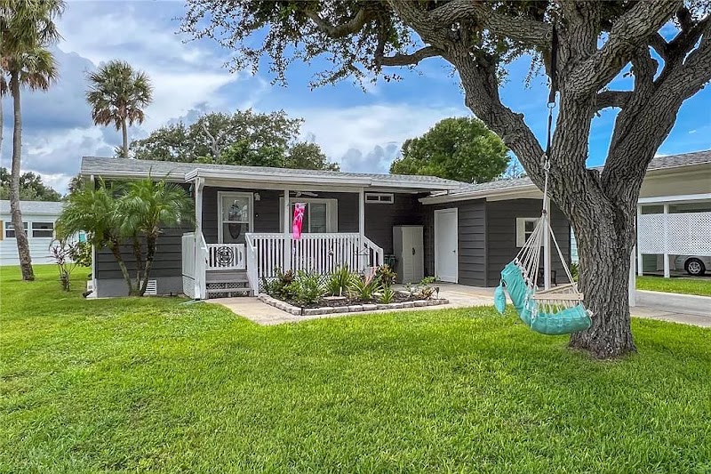 Erin Aaron, Realtor - Real estate agent in St Pete Beach