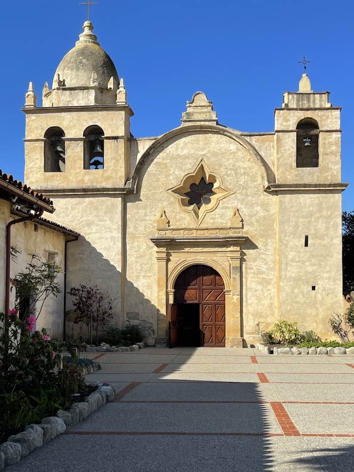 Carmel Mission Basilica - Tourist attraction in Carmel-By-The-Sea