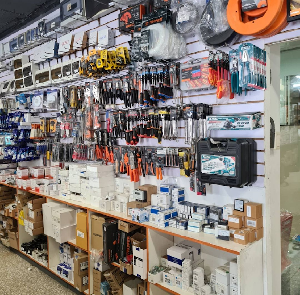 Electrika Plus - Hardware store in Esq
