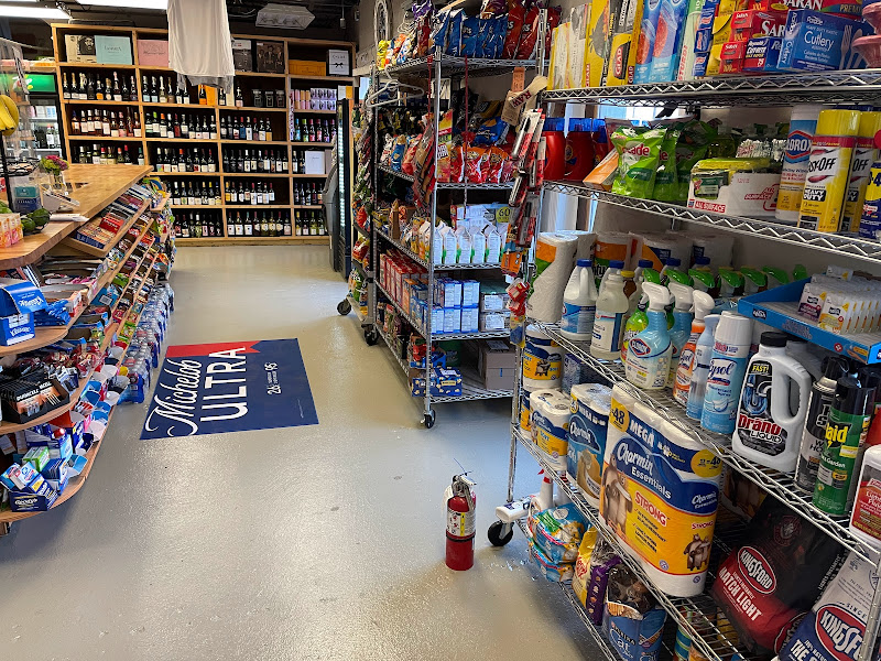 Charlie's Grocery on Spring - Grocery store in Charleston