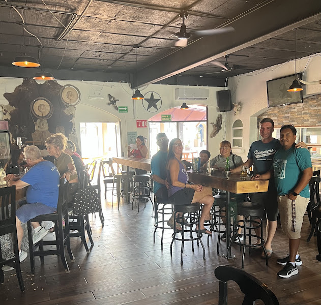 Zays Western Bar & Grill - Bar & grill in P.º las Glorias 2