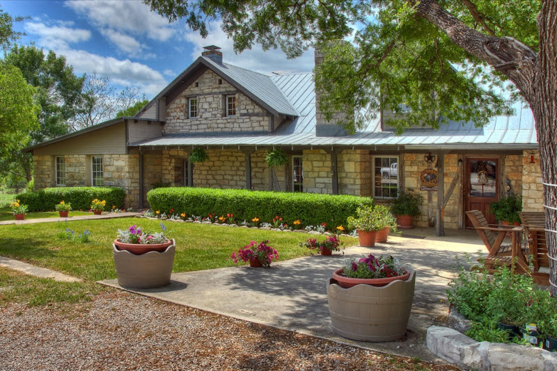 Kuebler Waldrip Haus and Danville Schoolhouse Bed and Breakfast