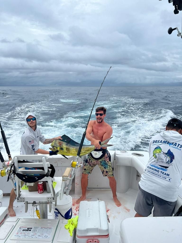 Tresninastours - Boat rental service in Playa Herradura