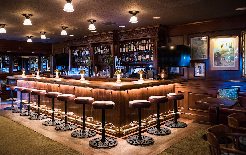 Bud's at La Playa - Bar in 8th Ave