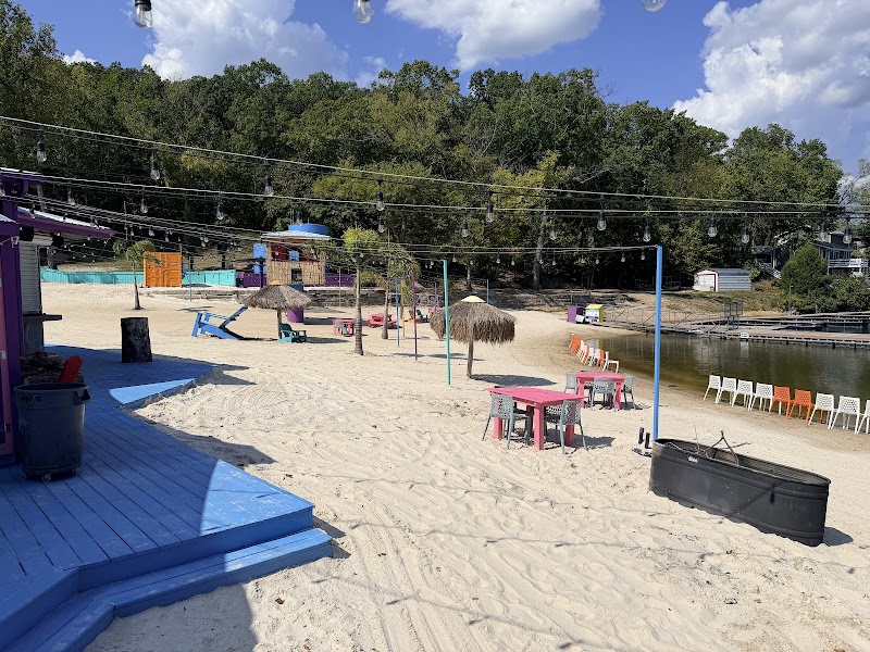 Franky & Louie's Beachfront Bar & Grill photo