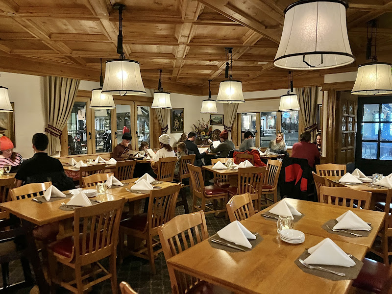 Pepi's Bar & Restaurant