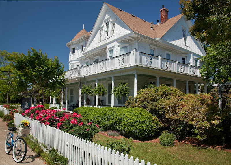 White Doe Inn - Bed & breakfast in Manteo