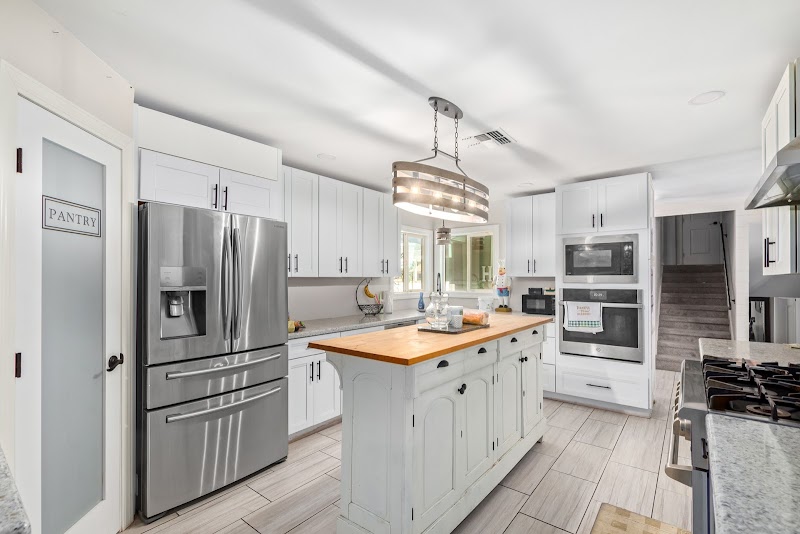 Lucy Guzman Nataly Acosta - Mother/Daughter Real Estate Team photo