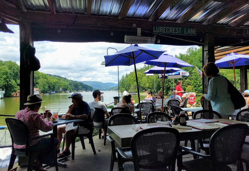 Lake House Restaurant Bar & Grill - Bar & grill in Lake Lure